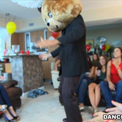 Amateurs in 'Bangbros' Dancing Bear house party! (Thumbnail 297)