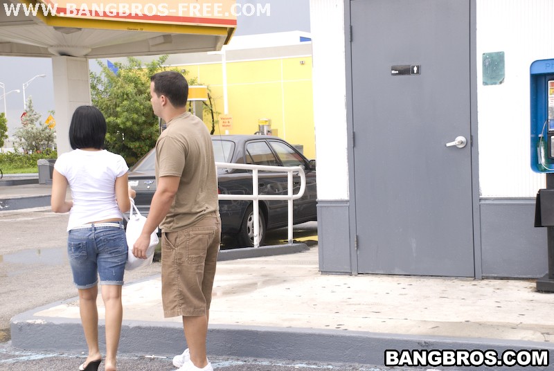 Bangbros 'Gas Station Sucking!' starring Anna (Photo 20)