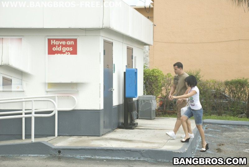 Bangbros 'Gas Station Sucking!' starring Anna (Photo 22)