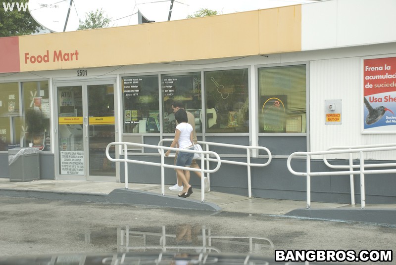 Bangbros 'Gas Station Sucking!' starring Anna (Photo 26)