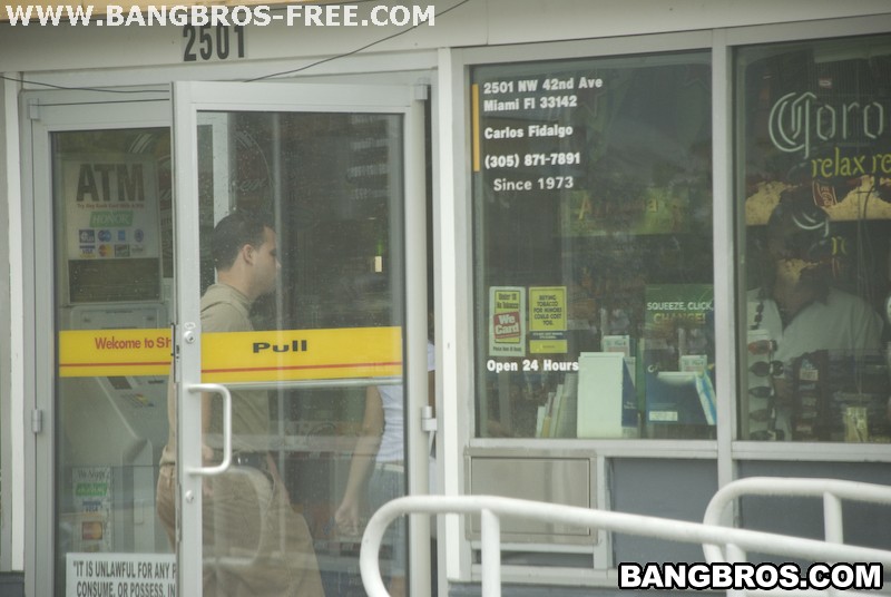 Bangbros 'Gas Station Sucking!' starring Anna (Photo 32)