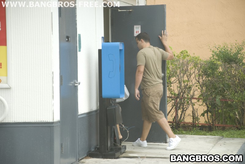 Bangbros 'Gas Station Sucking!' starring Anna (Photo 40)