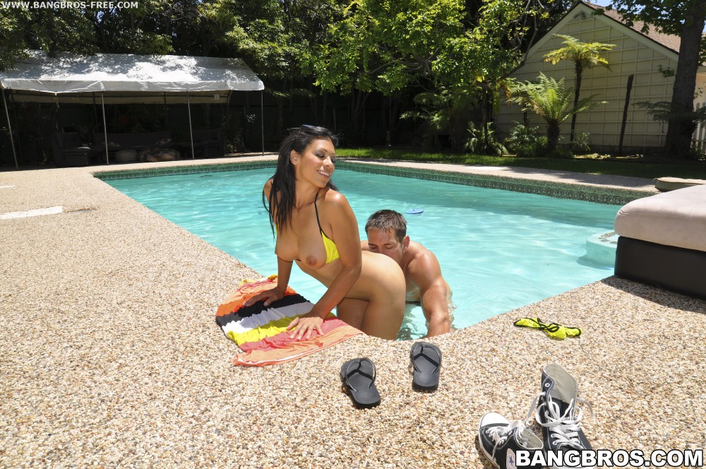 Bangbros 'Pool Side Fuckin'' starring Cassandra Cruz (Photo 374)