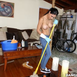 Jasmine Caro in 'Bangbros' Sexy Latina House Maid Gets Fucked While She Cleans (Thumbnail 28)