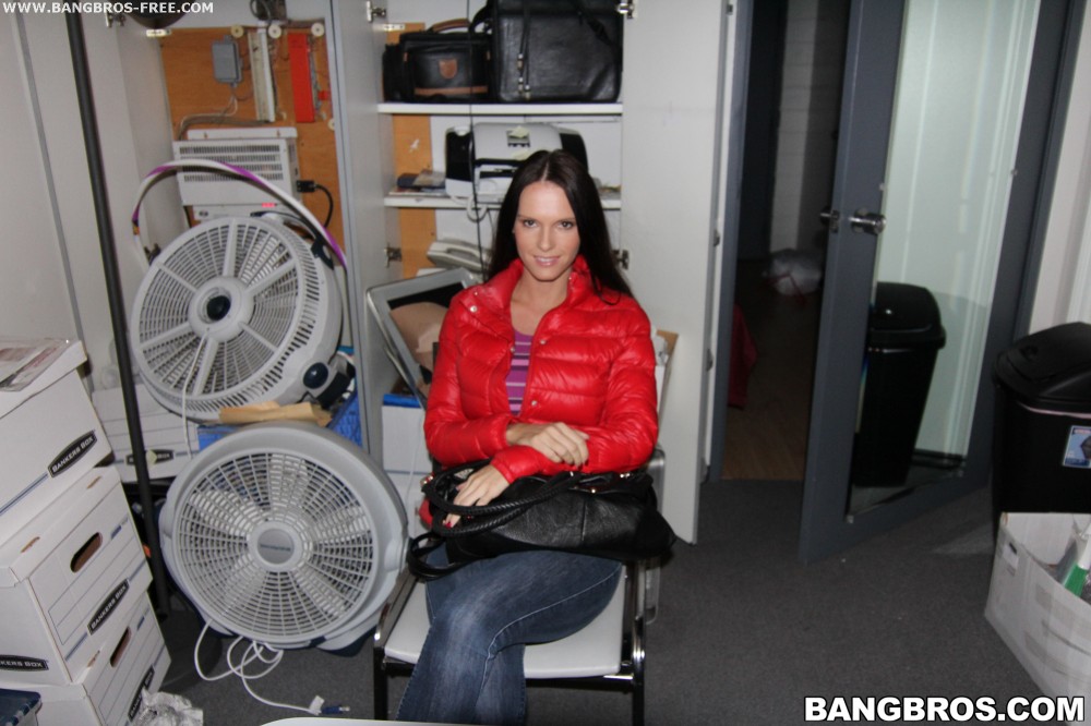 Bangbros 'in the Back Room' starring Jennifer Dark (Photo 1)