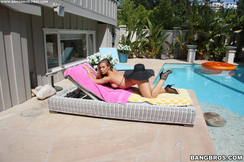 Bangbros 'Seducing the Pool guy' starring Nicole Aniston (Photo 40)