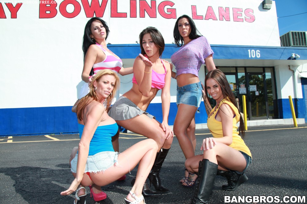 Bangbros 'Dirty sex at the bowling alley' starring Rachel Starr (Photo 9)